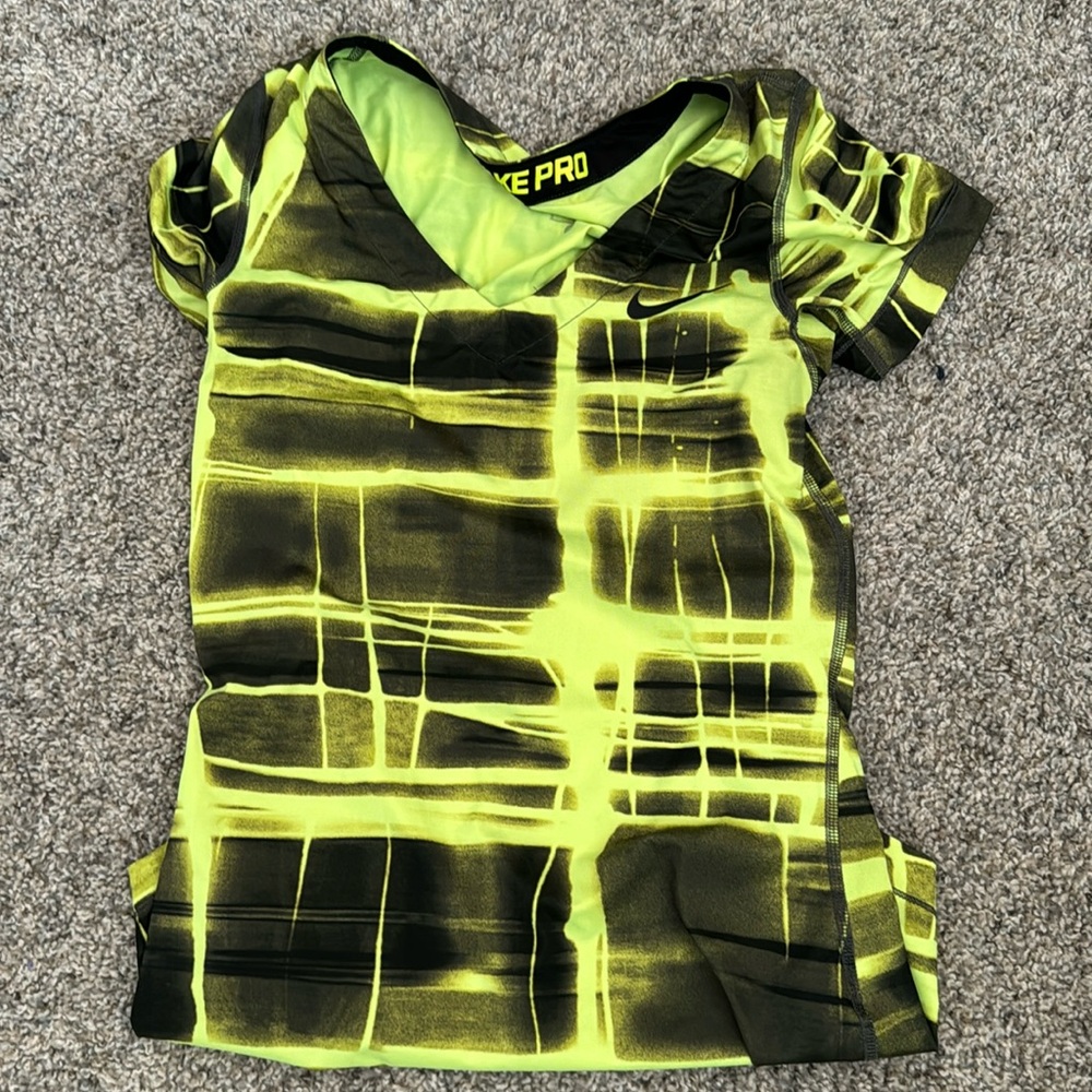 NIKE PRO LIKE NEW WOMENS ATHLETIC TEE SIZE SMALL